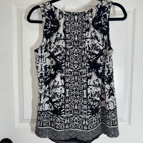 Madison Graphic Black and White Sleeveless Blouse - Picture 6 of 8